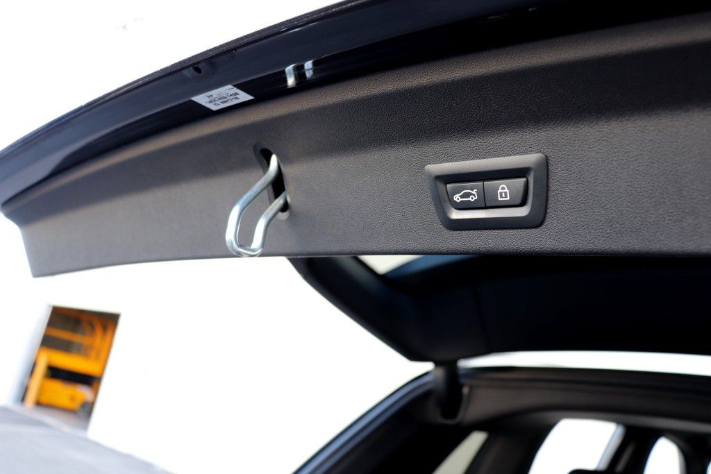 Photo 29 of this BMW X3 XDRIVE30E