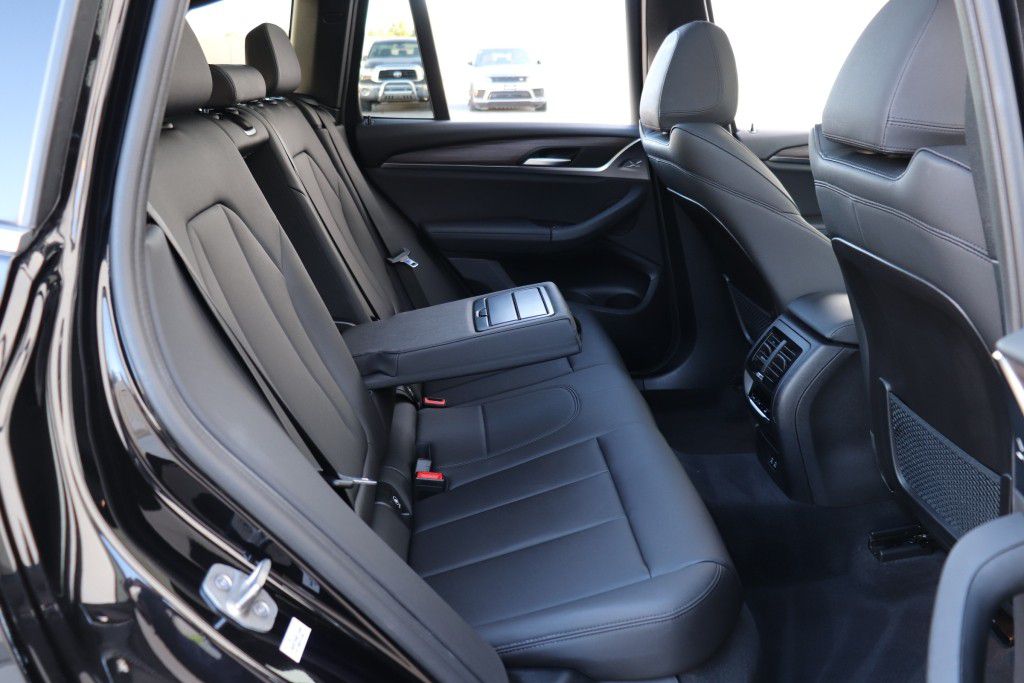 Photo 31 of this BMW X3 XDRIVE30E