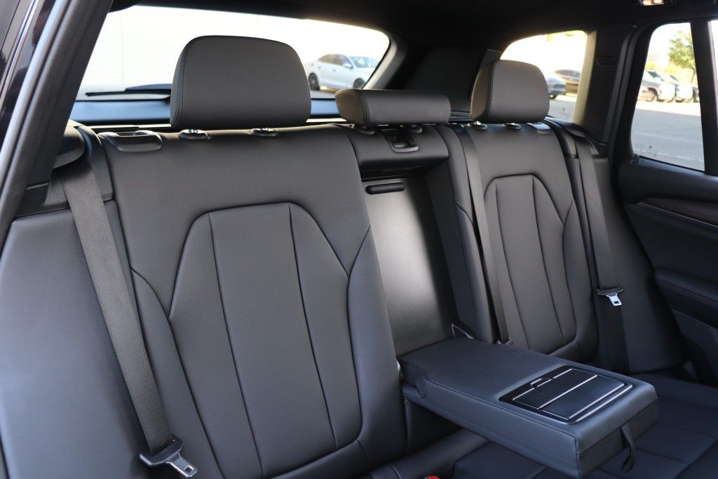 Photo 32 of this BMW X3 XDRIVE30E