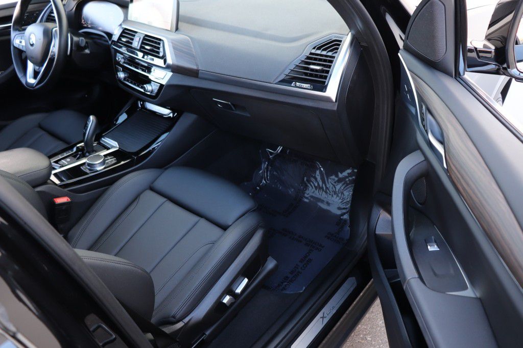 Photo 33 of this BMW X3 XDRIVE30E