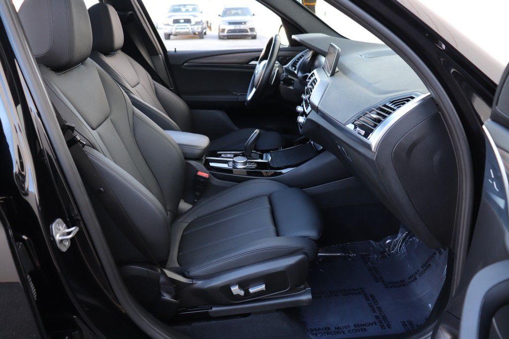 Photo 35 of this BMW X3 XDRIVE30E
