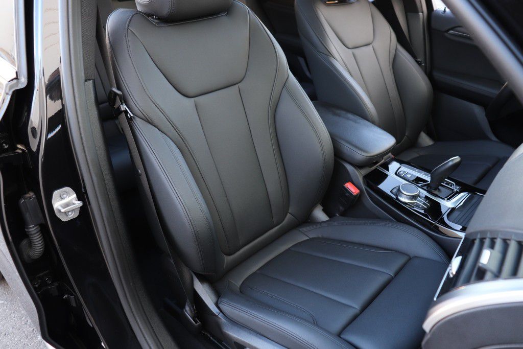 Photo 36 of this BMW X3 XDRIVE30E