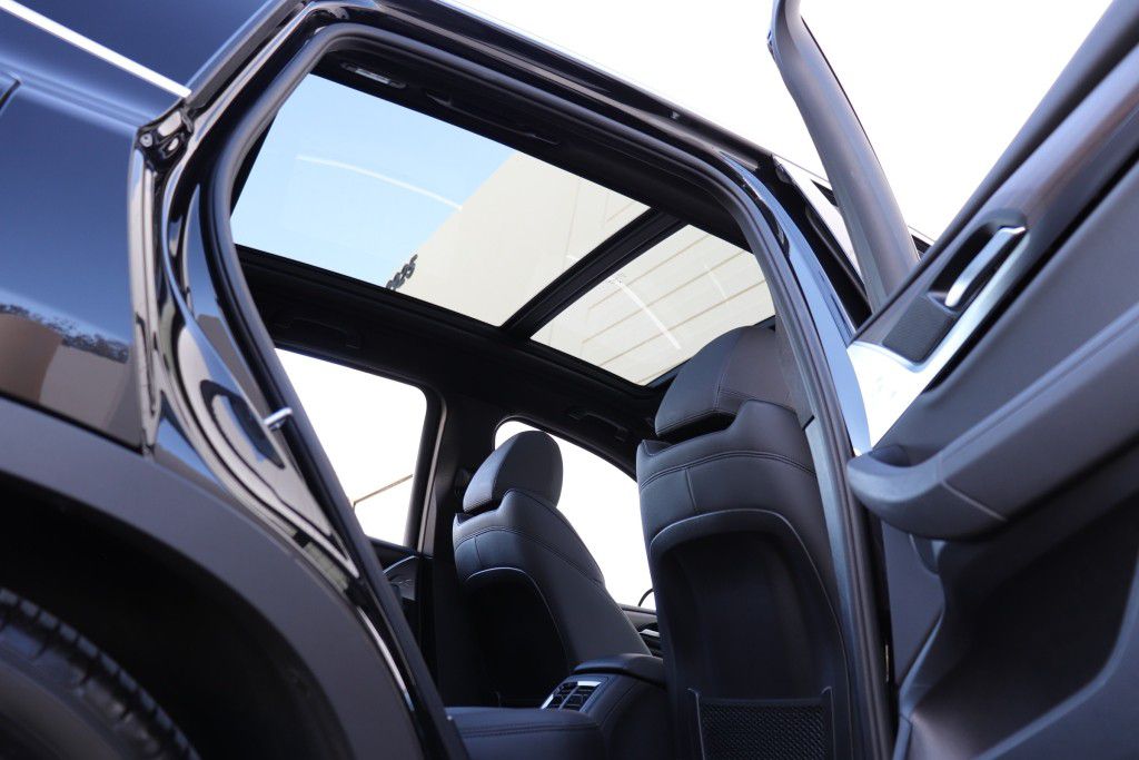 Photo 37 of this BMW X3 XDRIVE30E