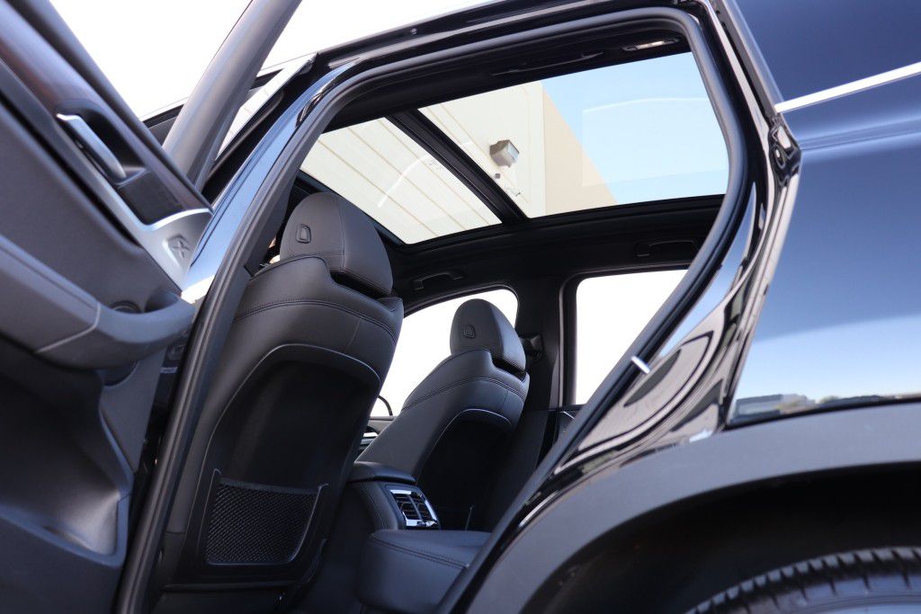Photo 38 of this BMW X3 XDRIVE30E