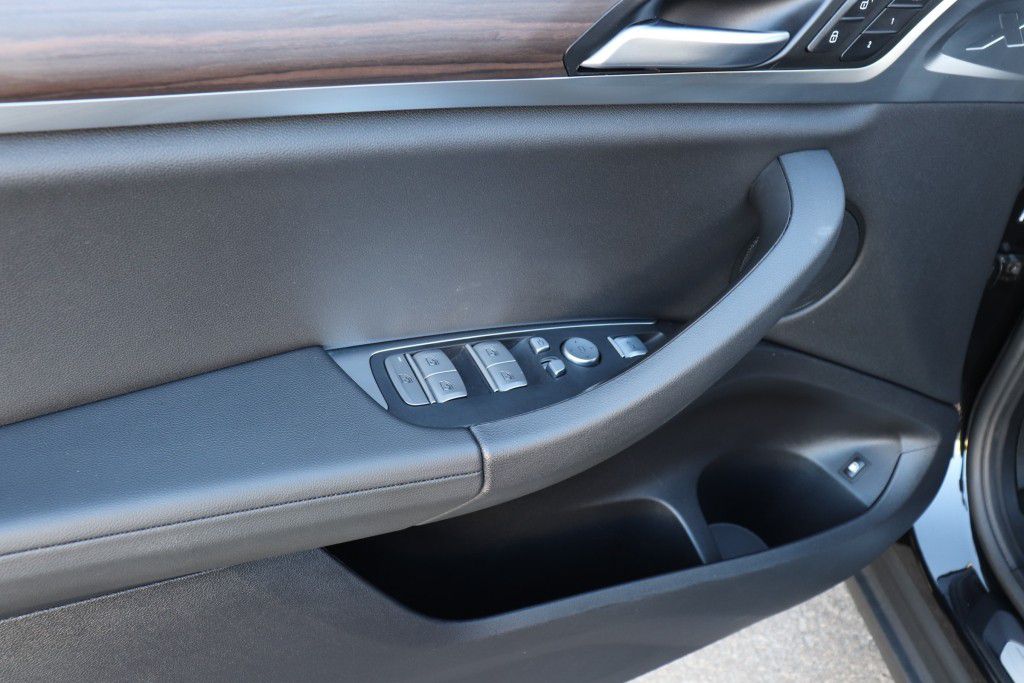 Photo 40 of this BMW X3 XDRIVE30E