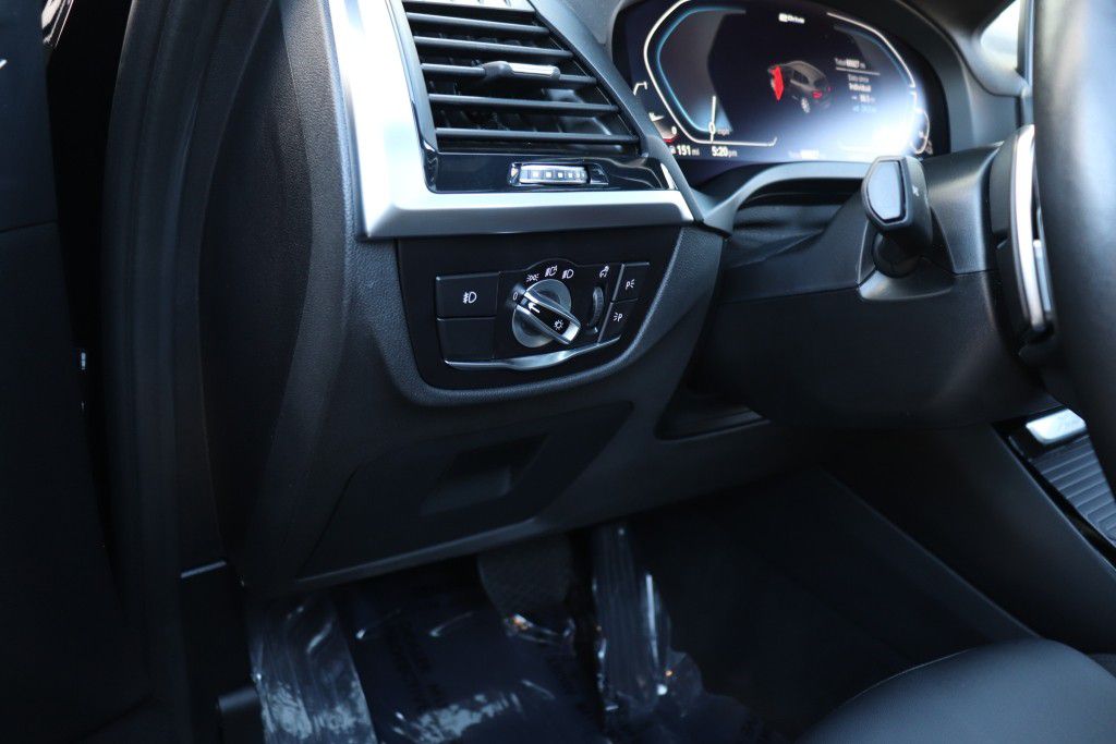 Photo 41 of this BMW X3 XDRIVE30E