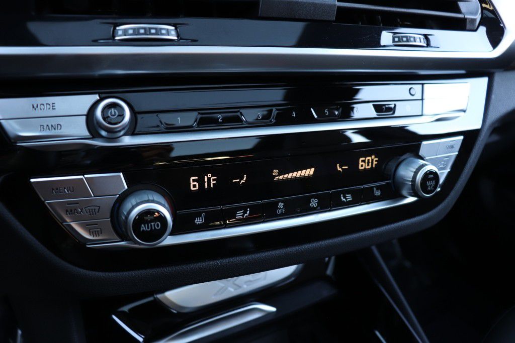 Photo 60 of this BMW X3 XDRIVE30E