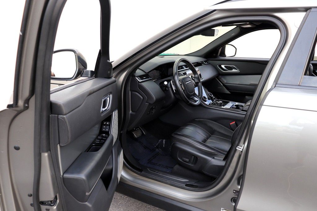 Photo 2 of this LAND ROVER RANGE ROVER VEL
