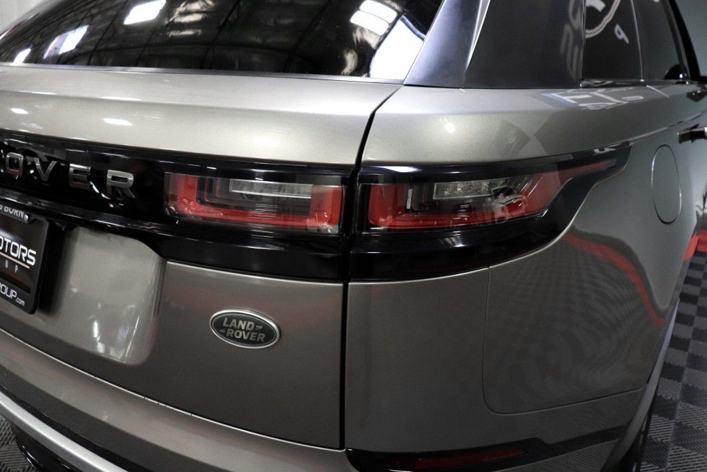 Photo 8 of this LAND ROVER RANGE ROVER VEL
