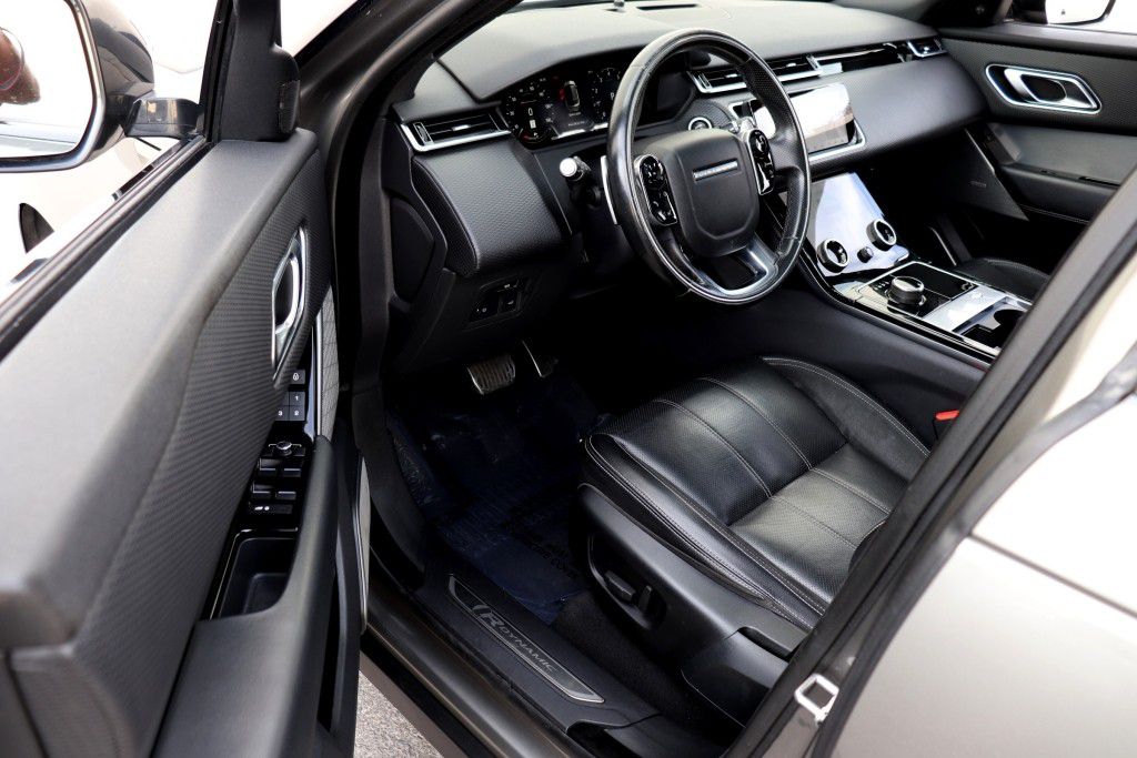 Photo 16 of this LAND ROVER RANGE ROVER VEL