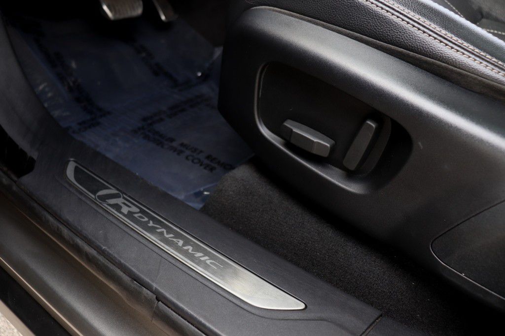 Photo 17 of this LAND ROVER RANGE ROVER VEL