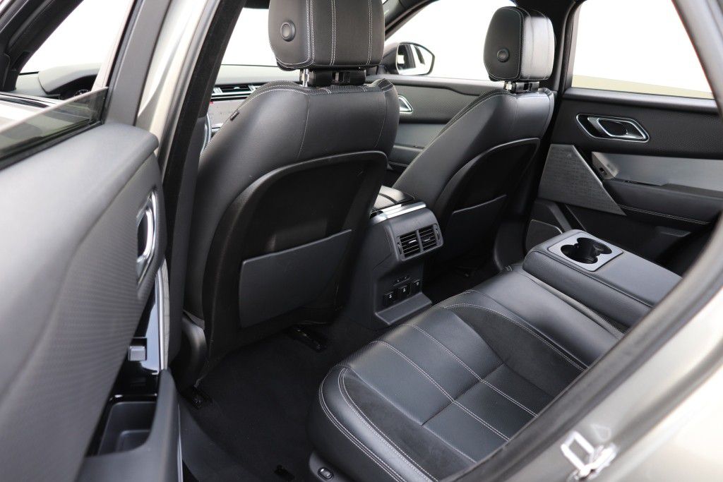 Photo 20 of this LAND ROVER RANGE ROVER VEL