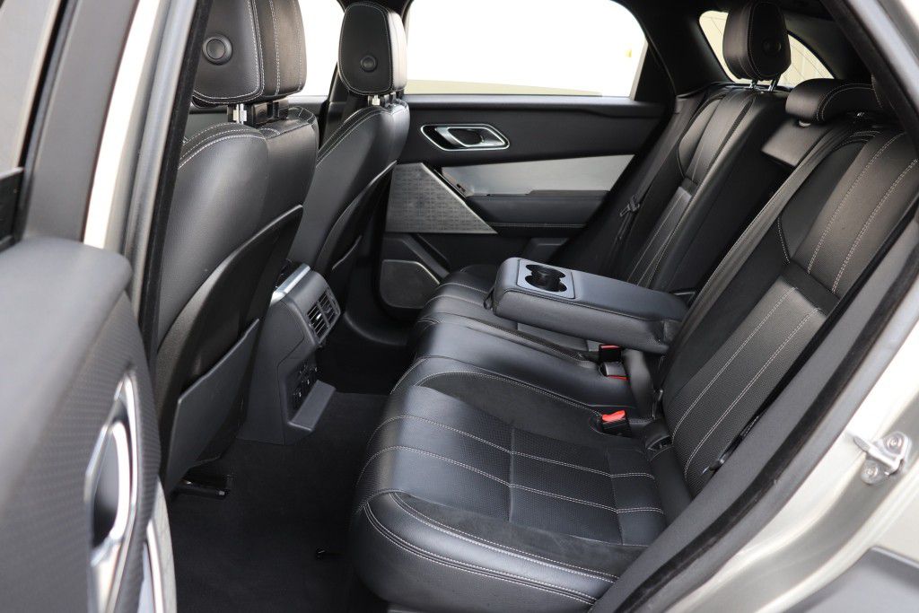 Photo 21 of this LAND ROVER RANGE ROVER VEL