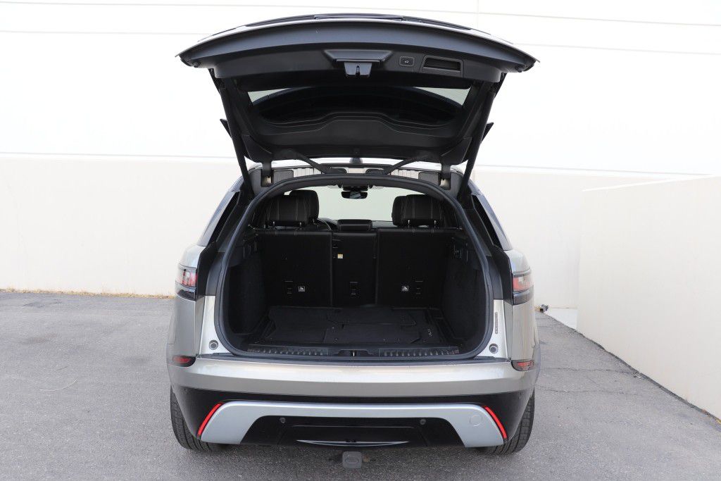 Photo 23 of this LAND ROVER RANGE ROVER VEL