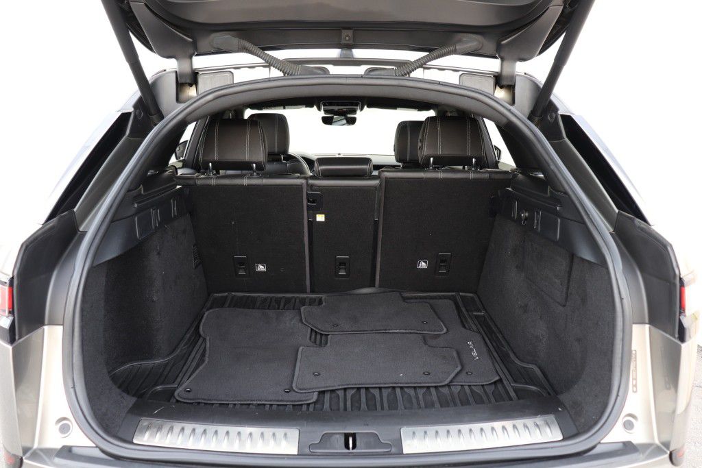 Photo 25 of this LAND ROVER RANGE ROVER VEL