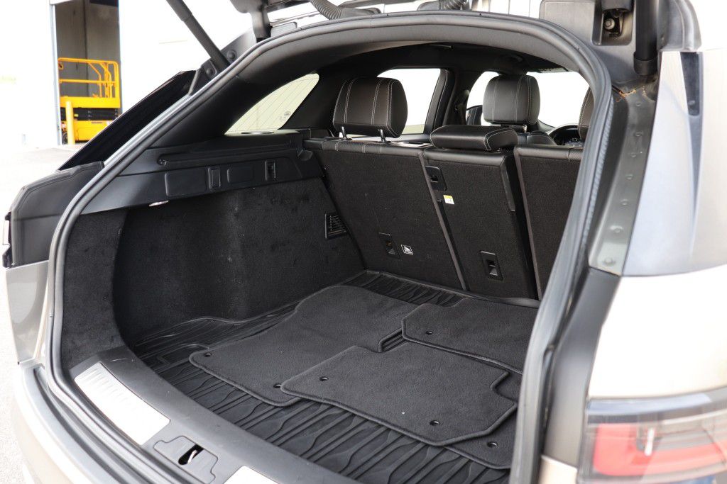 Photo 26 of this LAND ROVER RANGE ROVER VEL