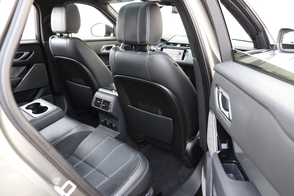 Photo 28 of this LAND ROVER RANGE ROVER VEL