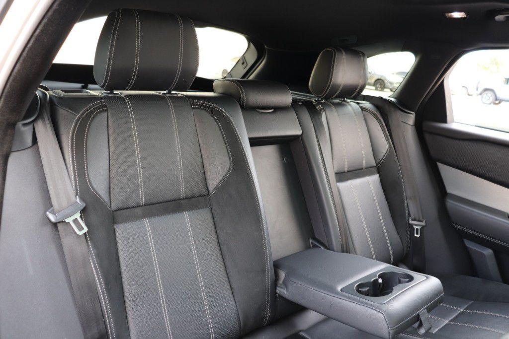 Photo 30 of this LAND ROVER RANGE ROVER VEL