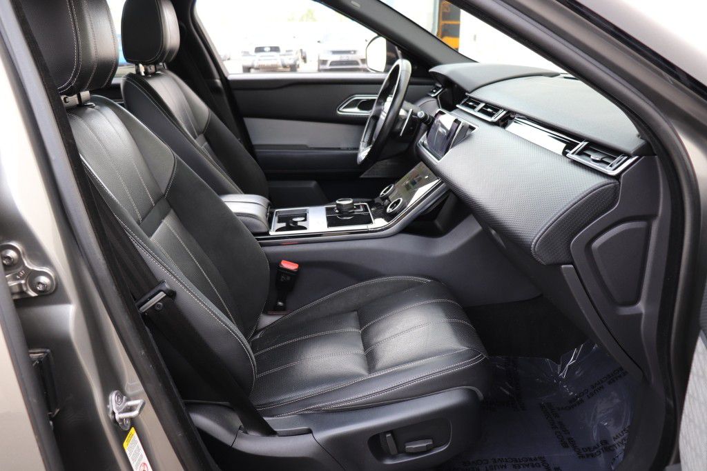 Photo 33 of this LAND ROVER RANGE ROVER VEL