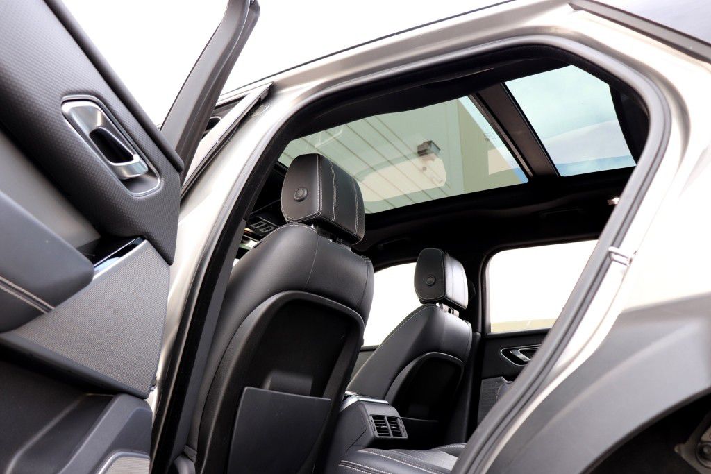 Photo 37 of this LAND ROVER RANGE ROVER VEL