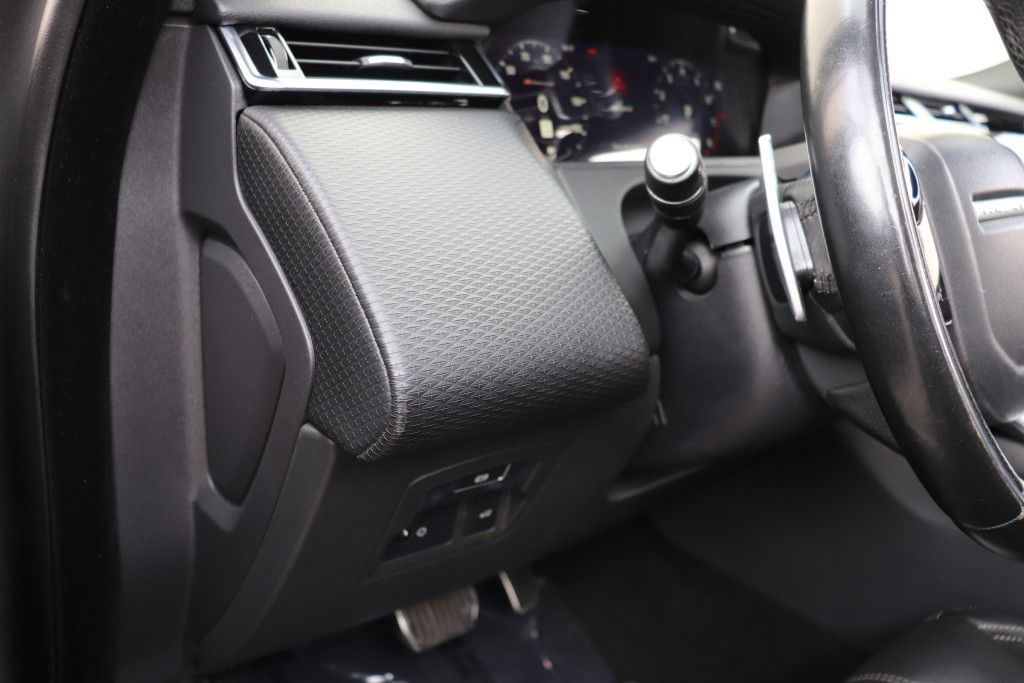 Photo 40 of this LAND ROVER RANGE ROVER VEL