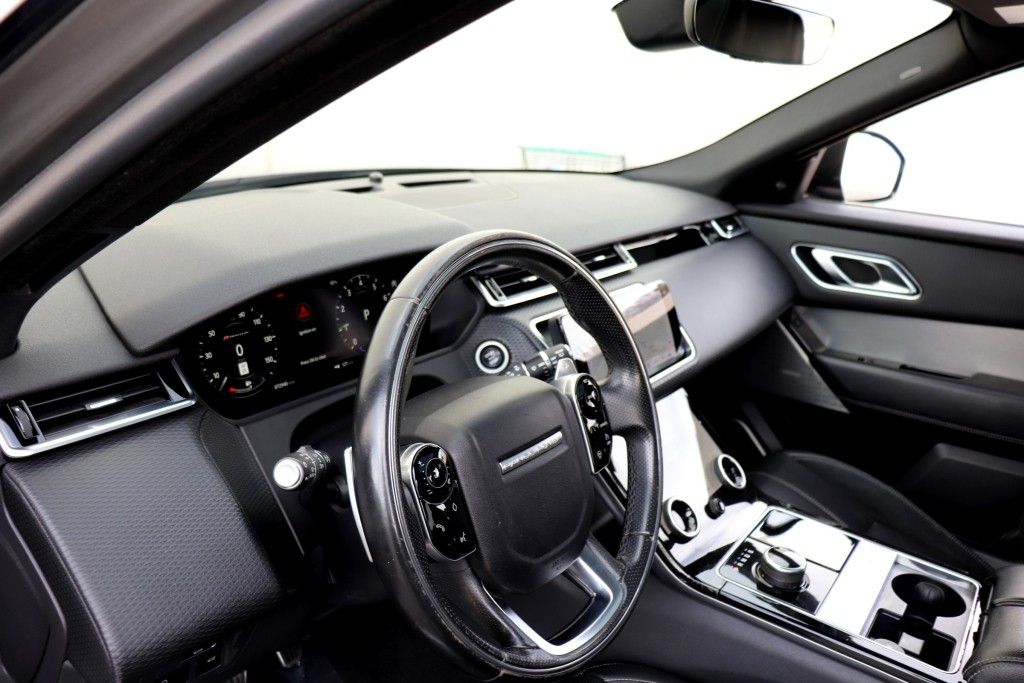 Photo 49 of this LAND ROVER RANGE ROVER VEL