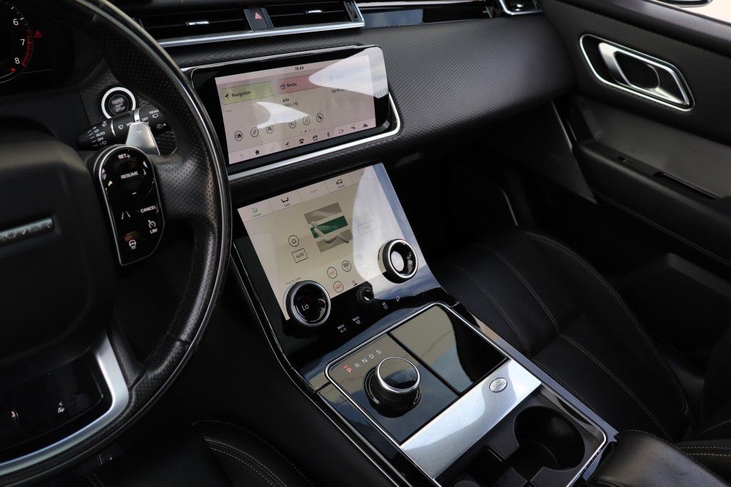Photo 54 of this LAND ROVER RANGE ROVER VEL