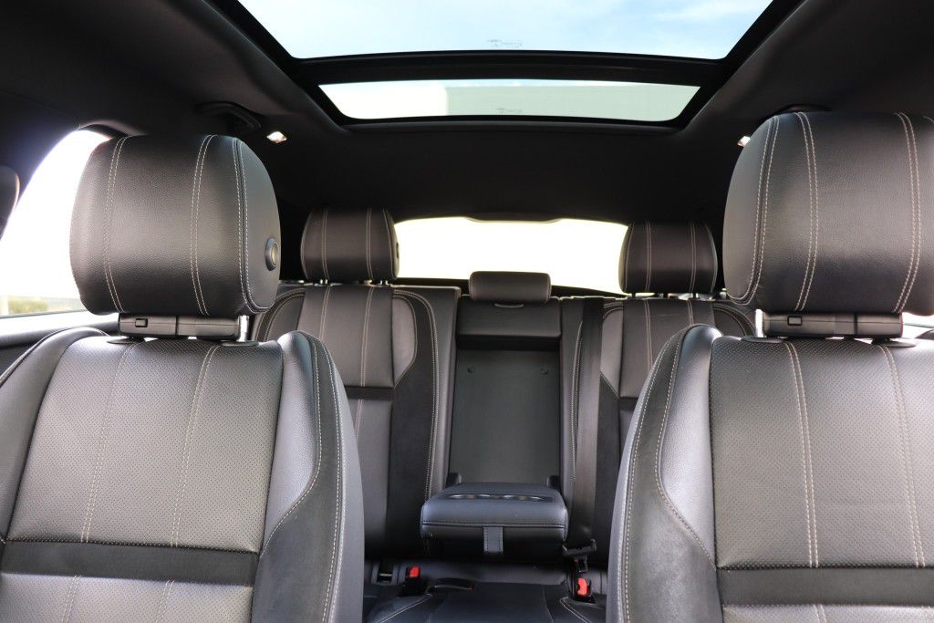 Photo 59 of this LAND ROVER RANGE ROVER VEL