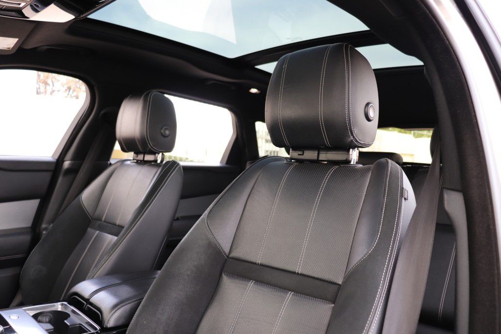 Photo 60 of this LAND ROVER RANGE ROVER VEL