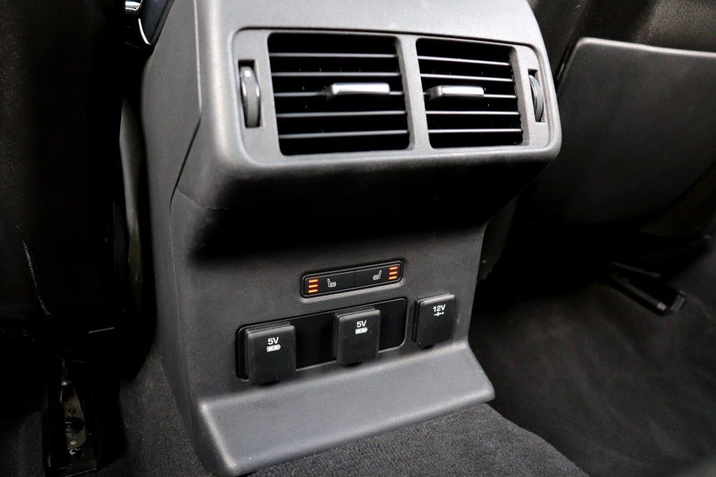 Photo 63 of this LAND ROVER RANGE ROVER VEL