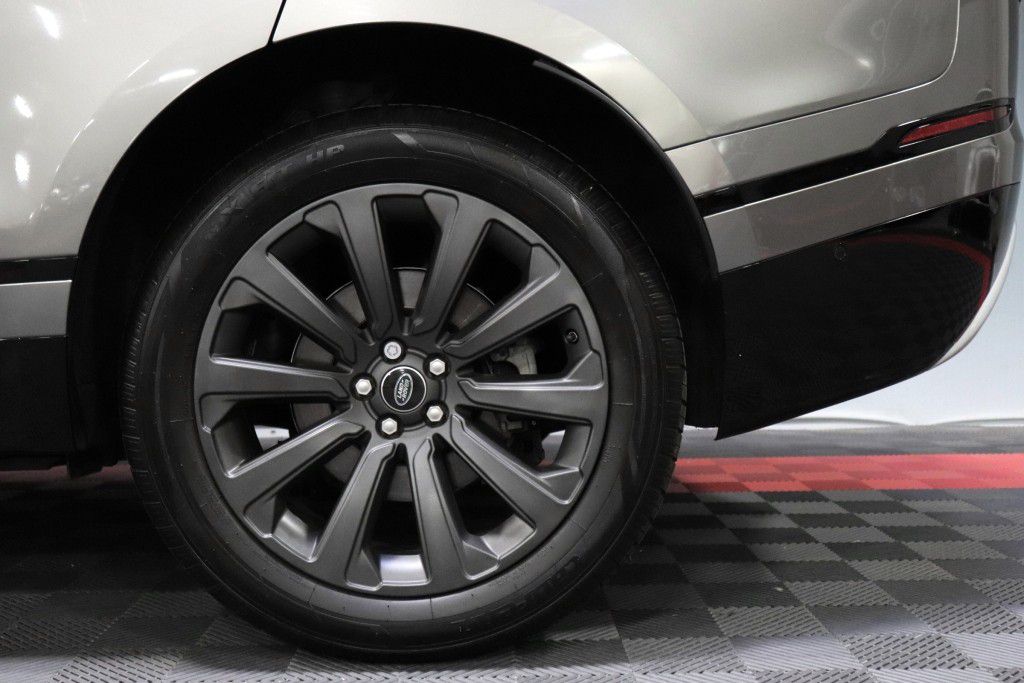 Photo 73 of this LAND ROVER RANGE ROVER VEL