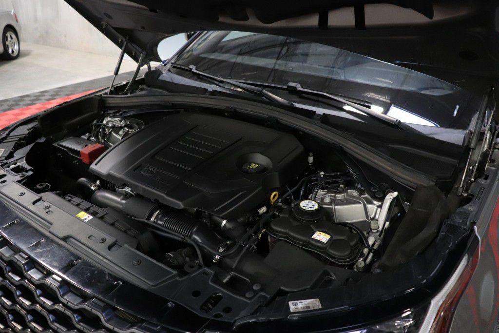 Photo 79 of this LAND ROVER RANGE ROVER VEL