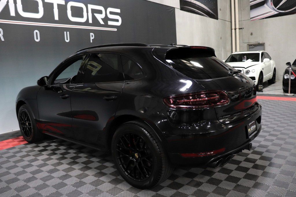 Photo 4 of this PORSCHE MACAN GTS
