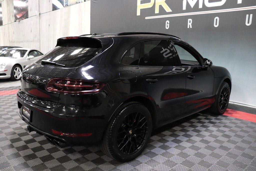 Photo 6 of this PORSCHE MACAN GTS