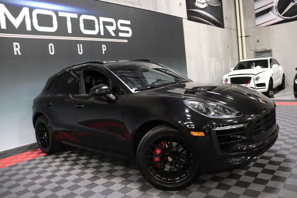 Photo 8 of this PORSCHE MACAN GTS