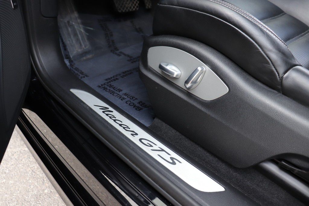 Photo 13 of this PORSCHE MACAN GTS