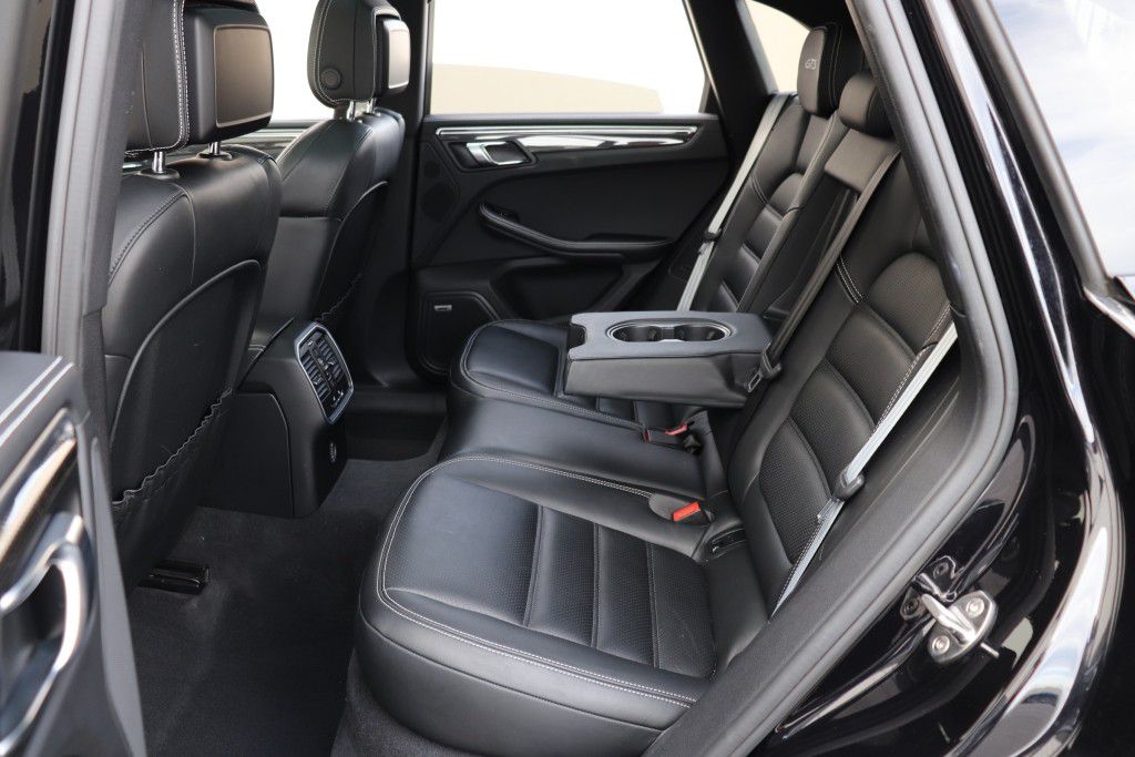 Photo 17 of this PORSCHE MACAN GTS