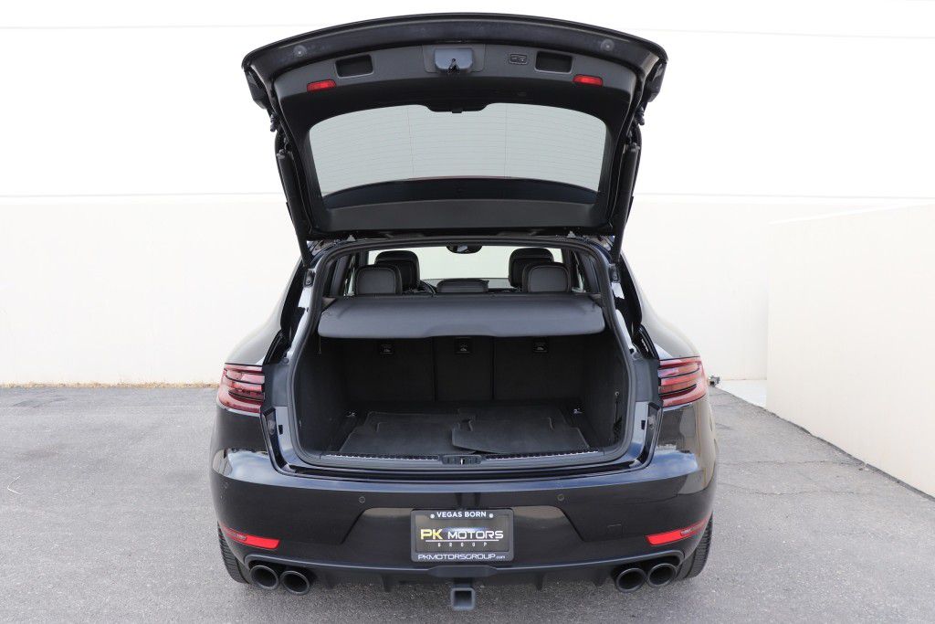 Photo 19 of this PORSCHE MACAN GTS