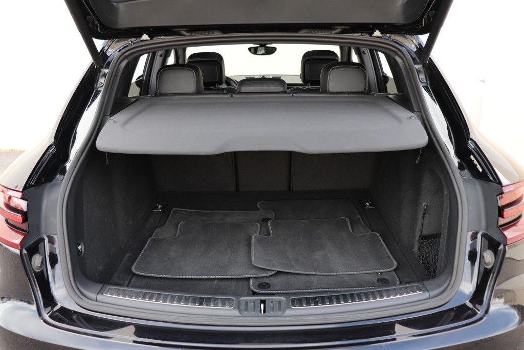 Photo 21 of this PORSCHE MACAN GTS