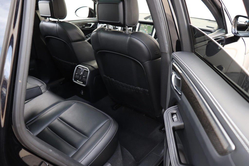 Photo 25 of this PORSCHE MACAN GTS