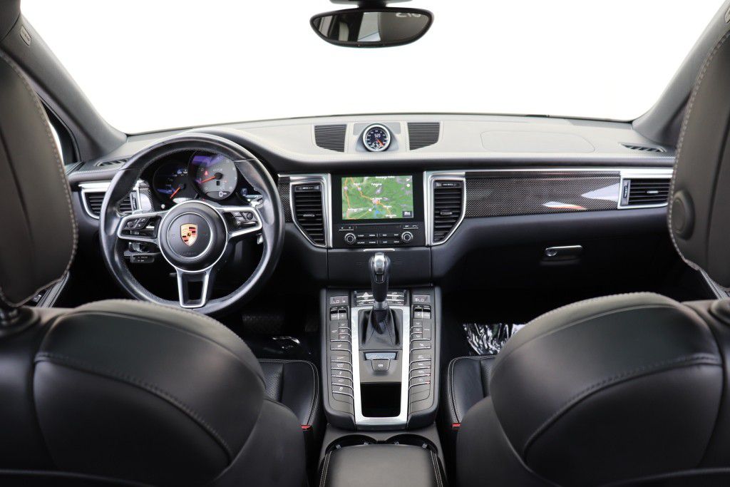 Photo 32 of this PORSCHE MACAN GTS