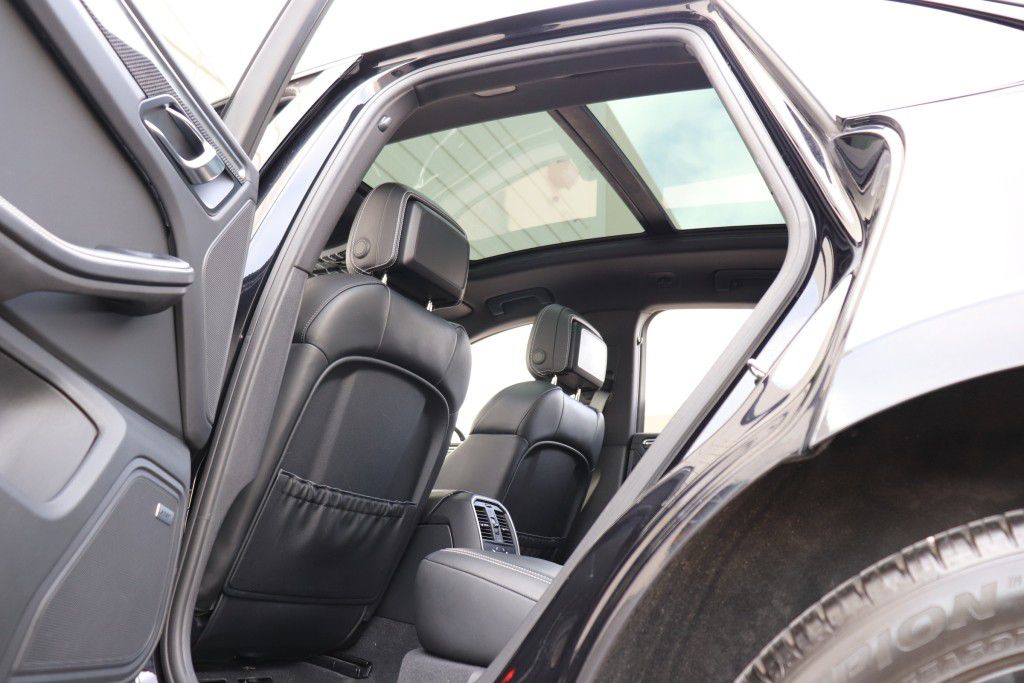 Photo 34 of this PORSCHE MACAN GTS