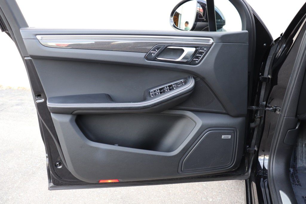 Photo 35 of this PORSCHE MACAN GTS
