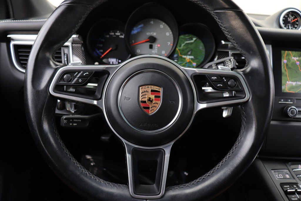 Photo 39 of this PORSCHE MACAN GTS