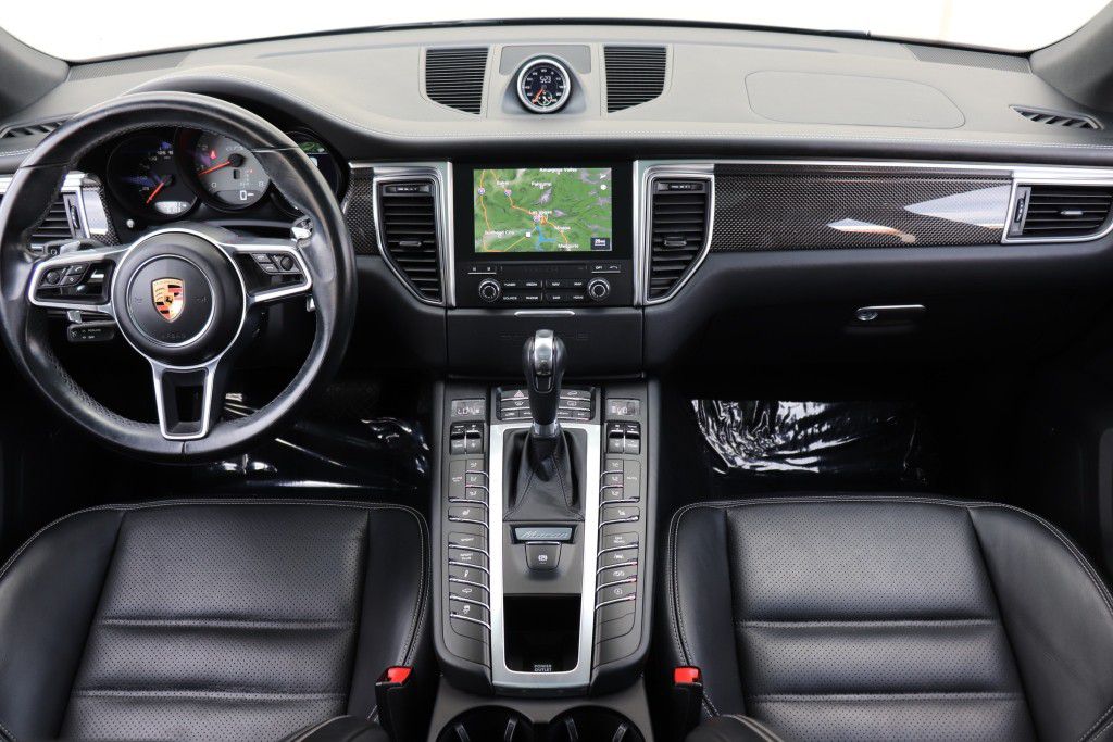 Photo 43 of this PORSCHE MACAN GTS
