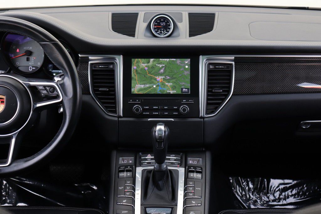 Photo 44 of this PORSCHE MACAN GTS