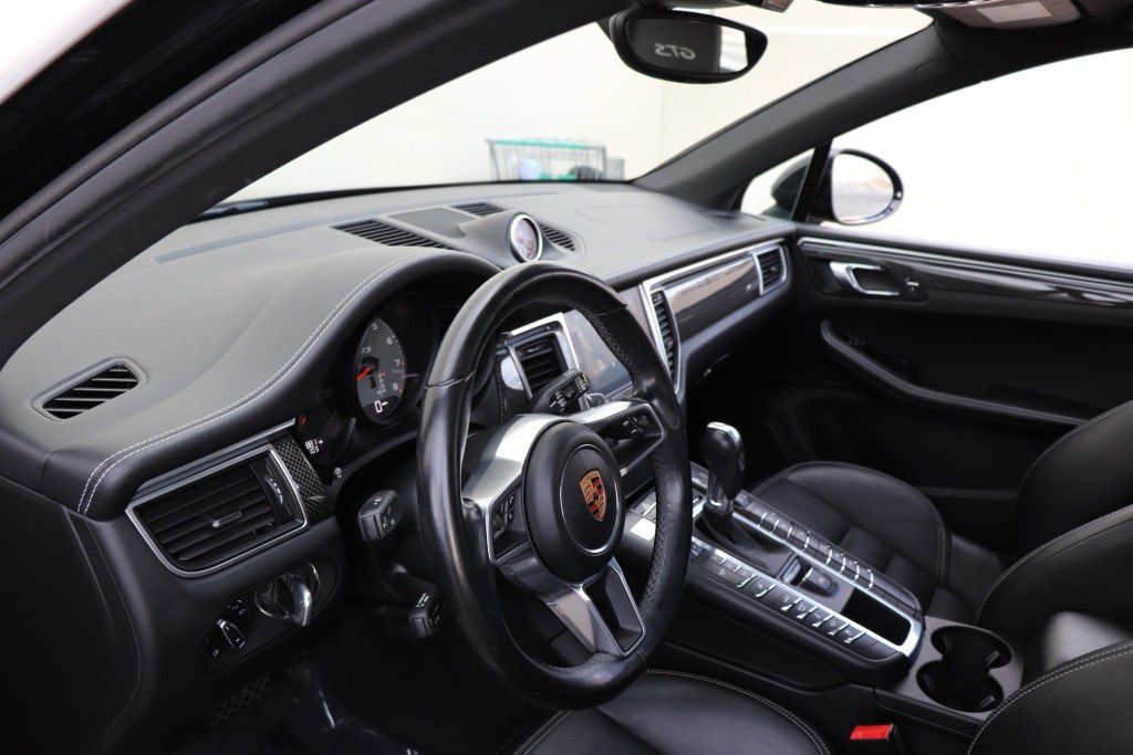 Photo 47 of this PORSCHE MACAN GTS