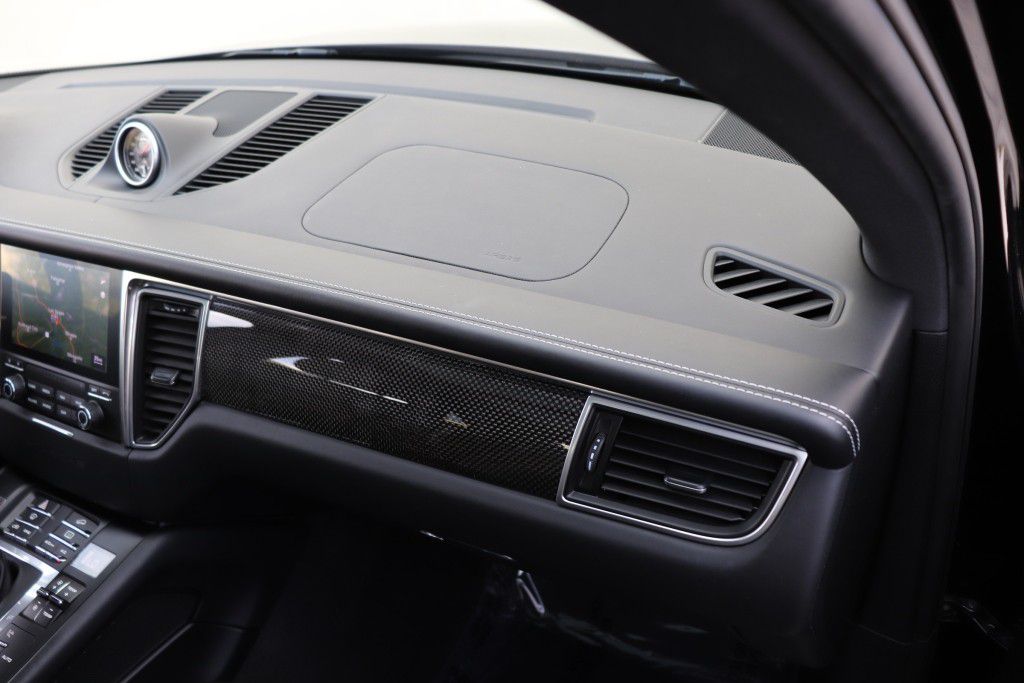 Photo 48 of this PORSCHE MACAN GTS