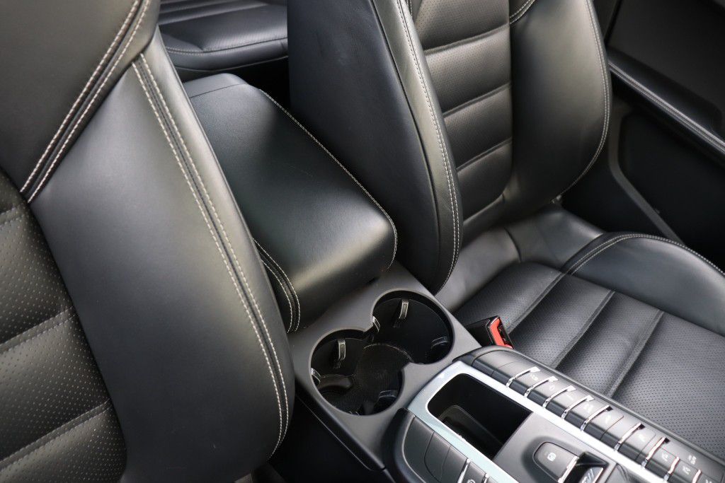 Photo 50 of this PORSCHE MACAN GTS