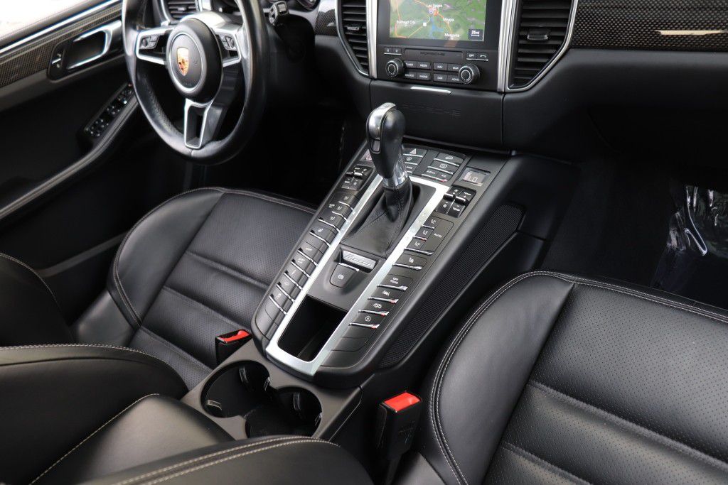 Photo 52 of this PORSCHE MACAN GTS